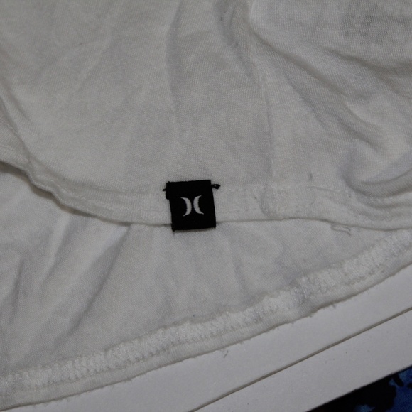 Hurley Graphic Tee Open Back Vacation Shirt - Picture 5 of 8